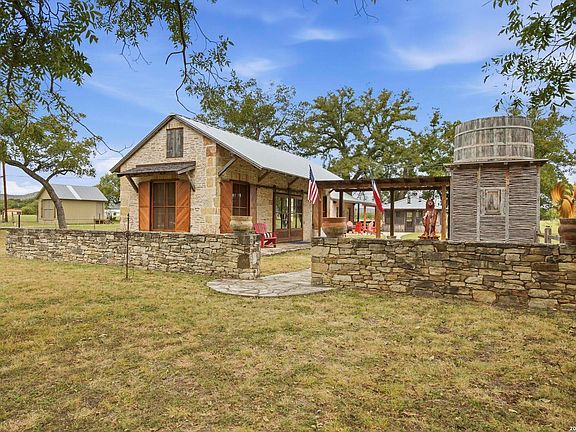 5th image of 809 RiverTree Road