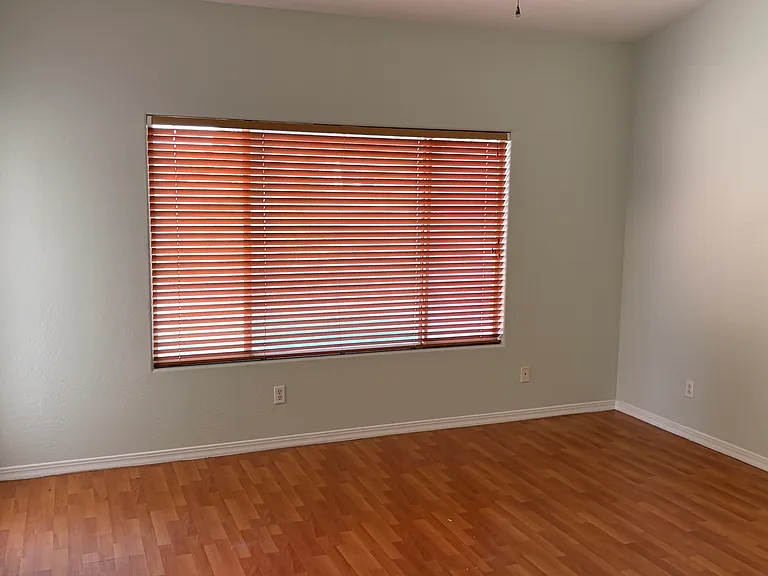 685 W Douglas Ave — Photo 10