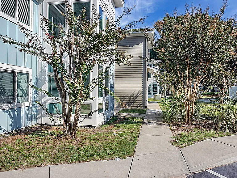 273 Alexandra Dr #11 — Photo 5