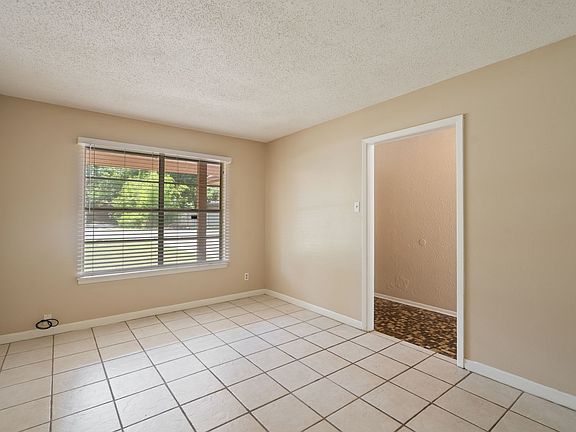 5th image of 1102 Pecan St