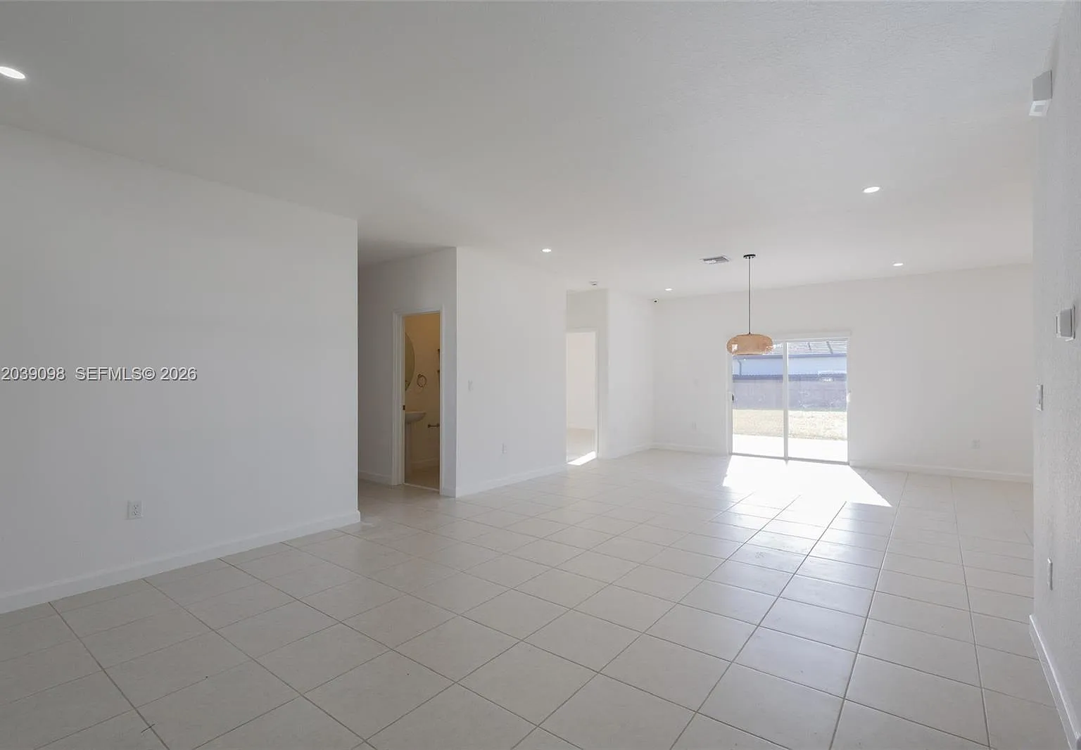 4 bed, 2.5 bath, 2569 sqft, $4,550 — Photo 3