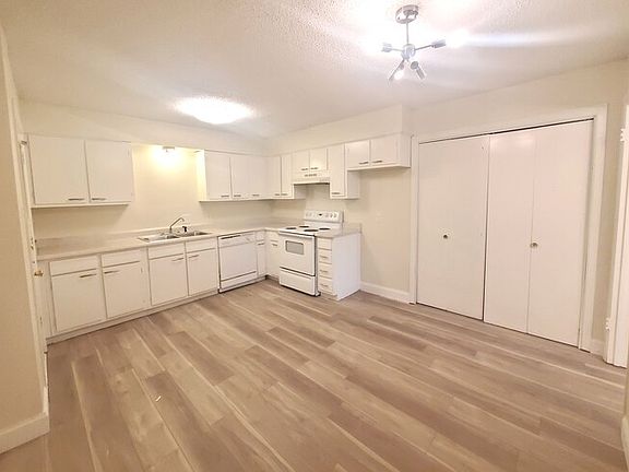 2nd image of 6605 Park Place Dr #D