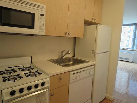 Rented by Keller Williams NYC | media 22