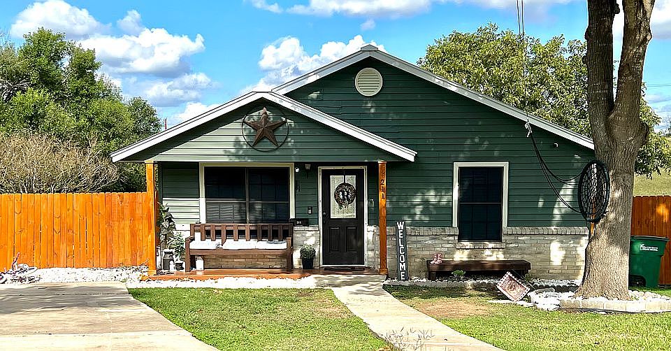 1st image of 207 Rivertree