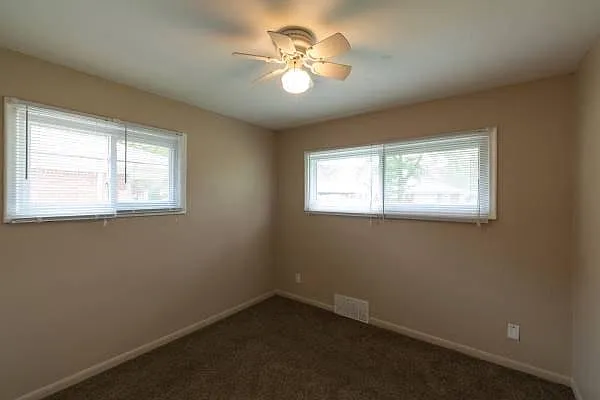 21740 Parklawn St — Photo 10