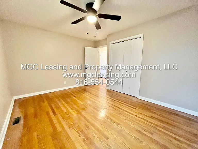 102 SE 9th St — Photo 13
