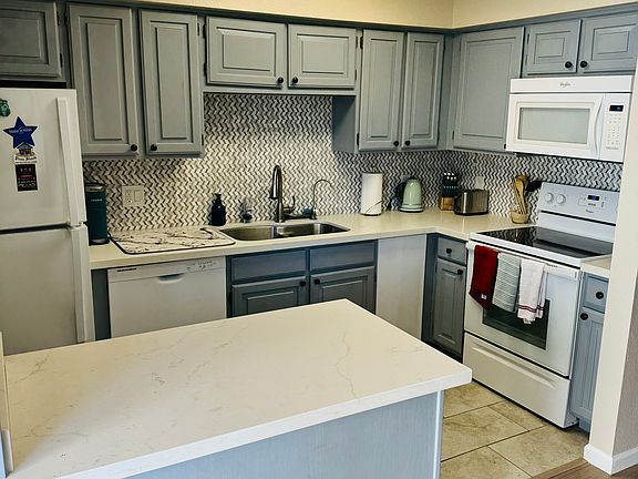 2nd image of 2201 E Pinchot Ave #6