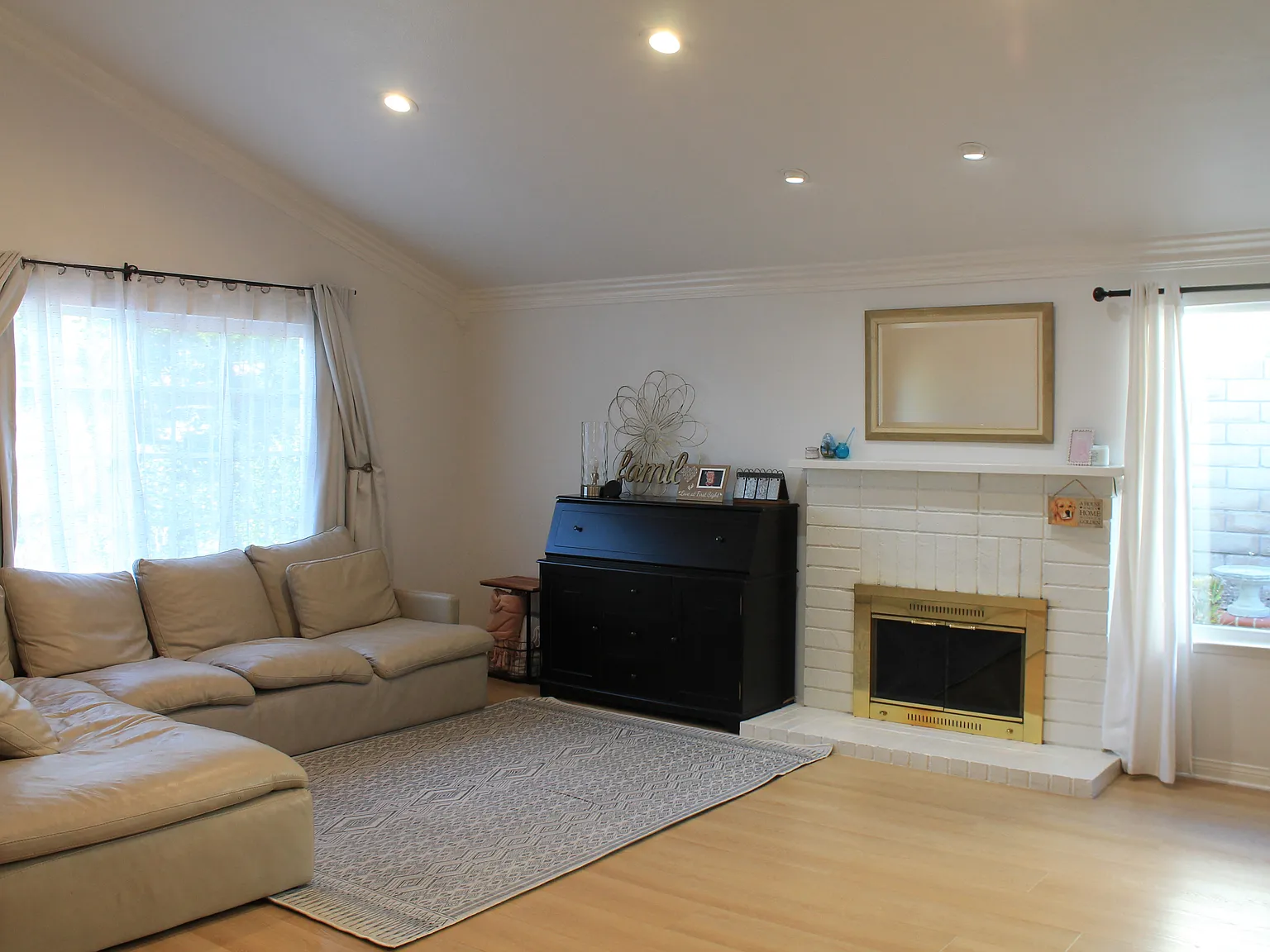 3 bed, 1436 sqft, $4,500 — Photo 2