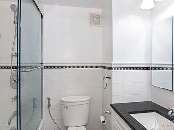 5th image of 330 E 38th St APT 40O