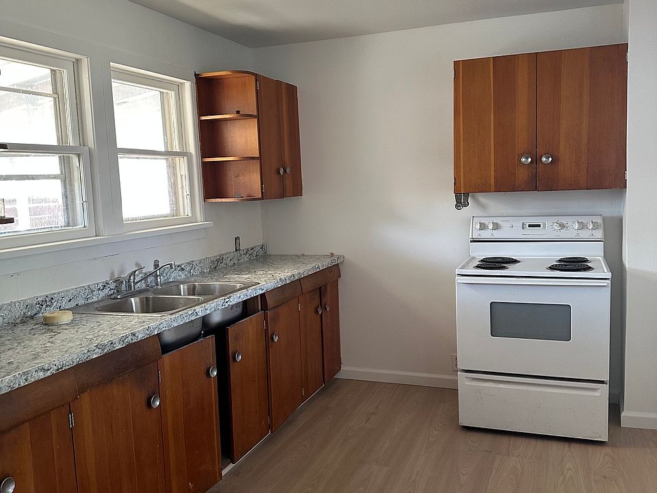 1st image of 302 Montana St