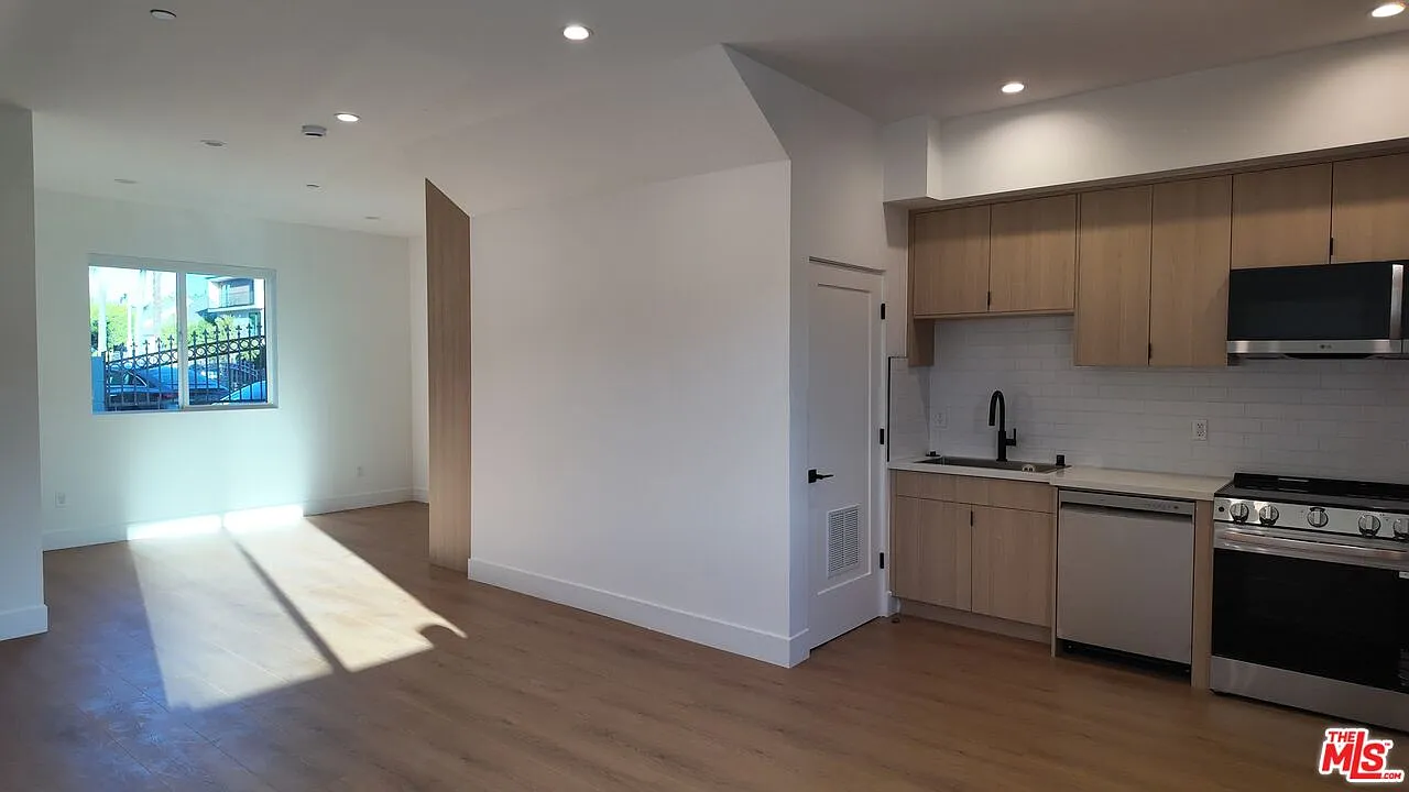 Studio, 1.0 bath, 550 sqft, $2,250 — Photo 3