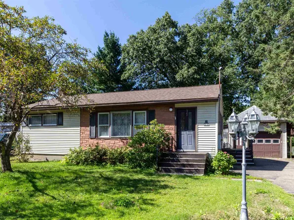 38 South Henry Court, South Burlington, VT 05403