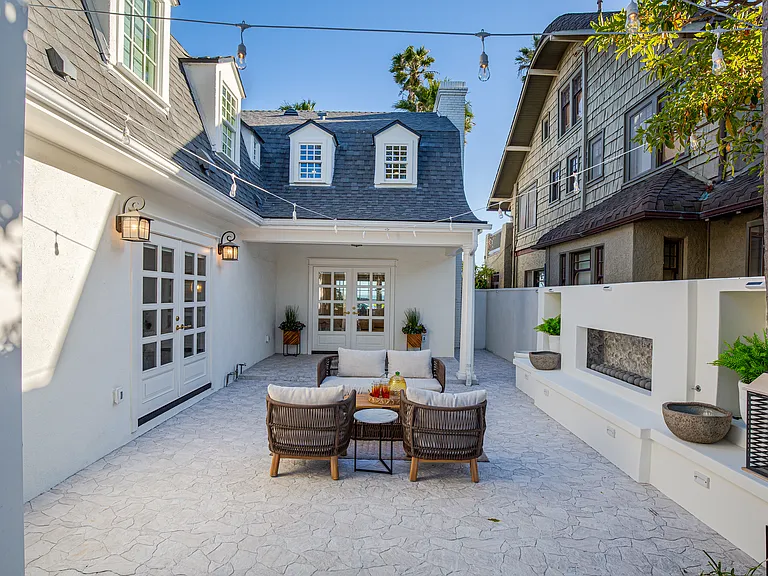3335 E Ocean Blvd — Photo 3