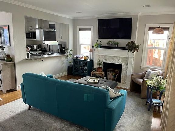 5th image of 719 Willow Glen Way