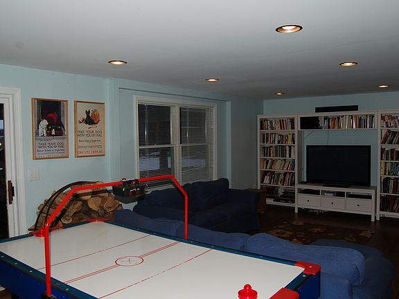 Recently finished basement
						:
						Recently finished walk-out basement