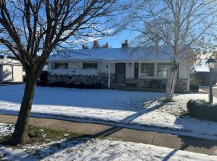 6084 Oriole Ln, Greendale, WI 53129