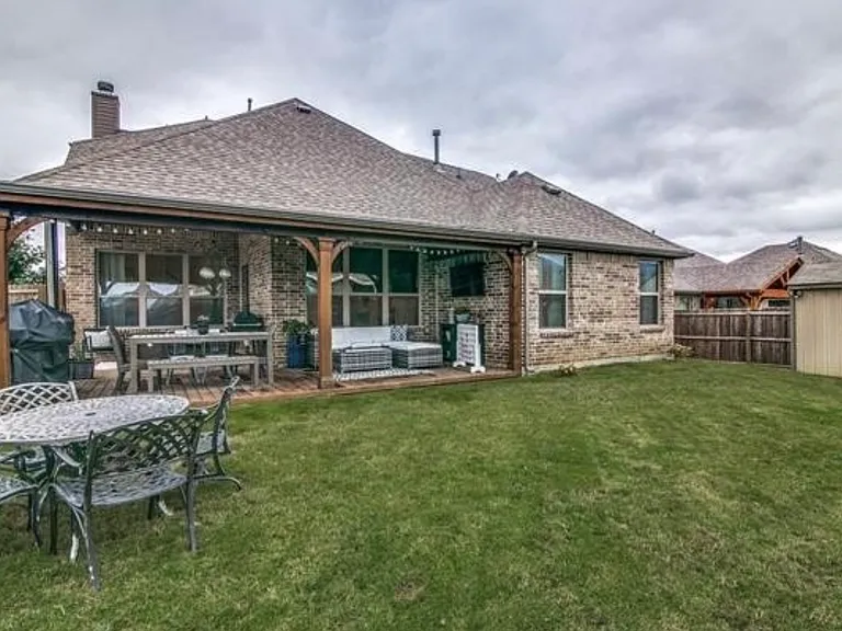 236 Arbury Dr — Photo 18