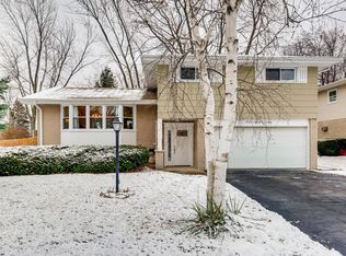 1205 E Linden Ln, Mount Prospect, IL 60056