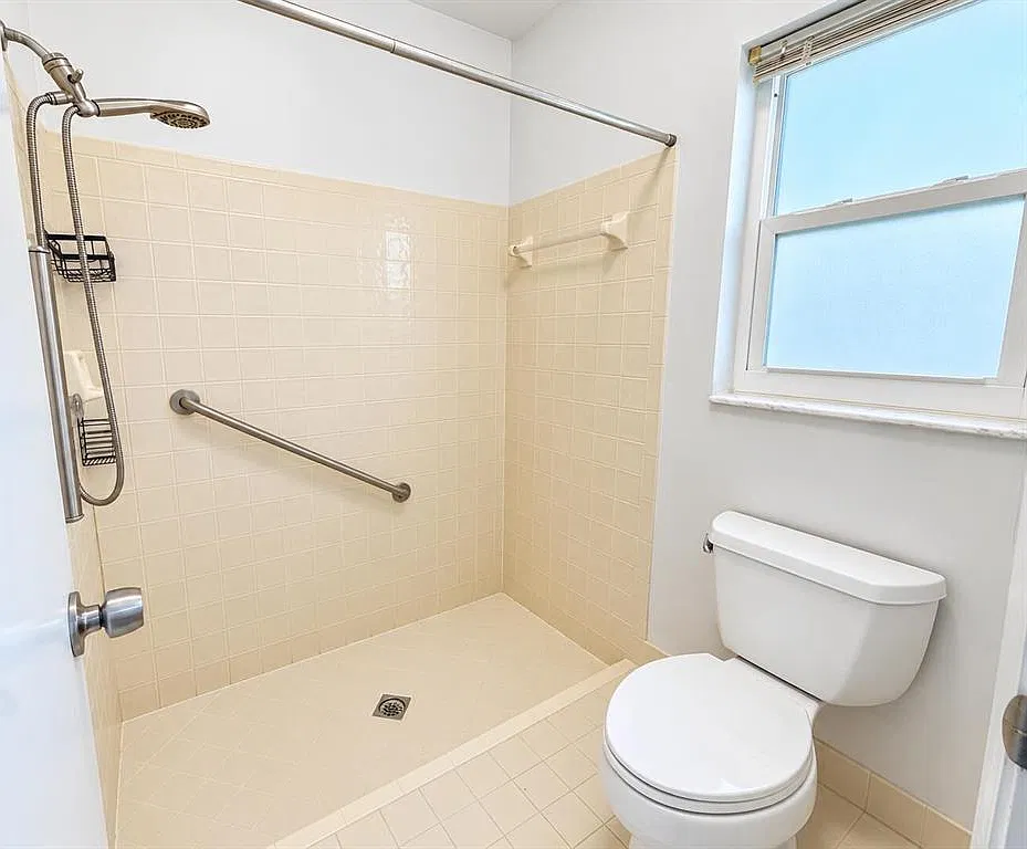 3 bed, 7956 sqft, $3,500 — Photo 1