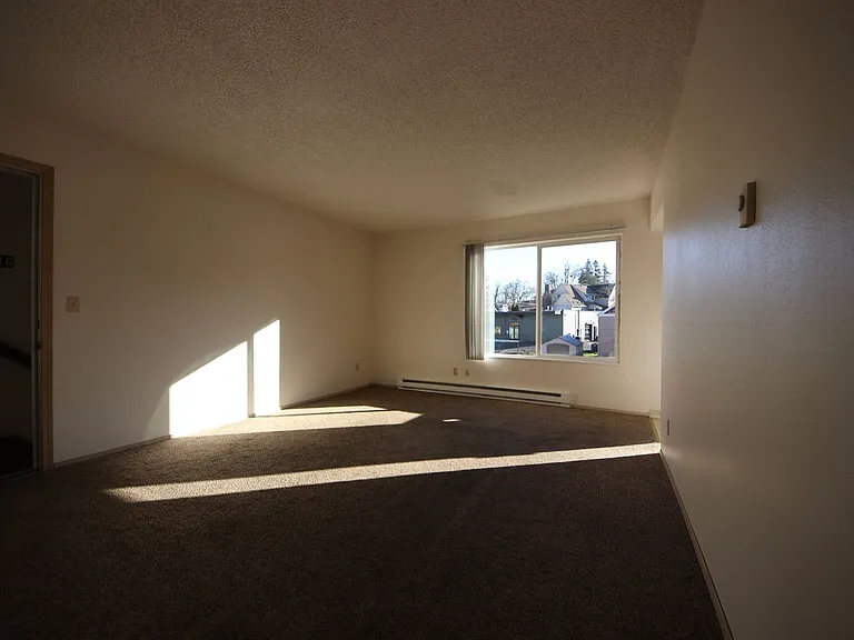 616 Molalla Ave — Photo 3
