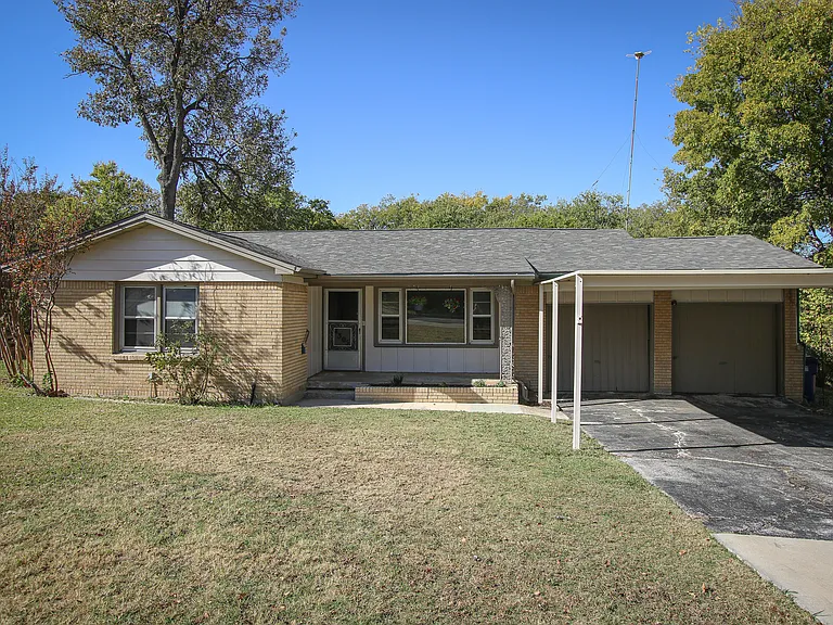 4305 Highland Lake Dr — Photo 1