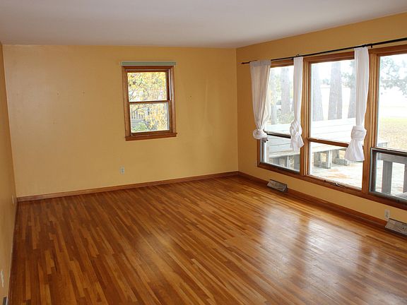 3rd image of 20 Fern Ave SE