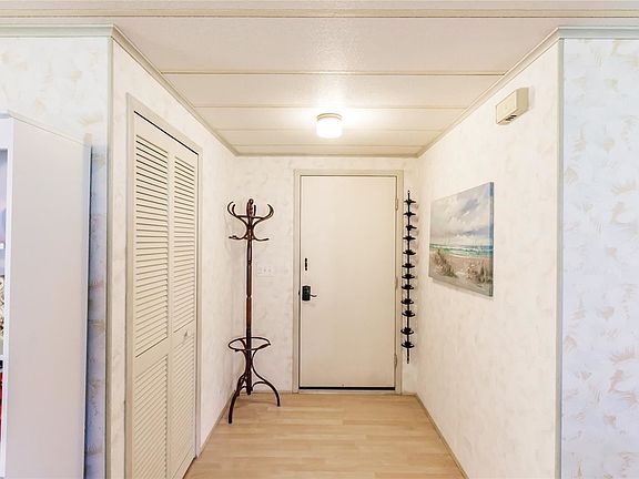 5th image of 3301 Catbird Ln