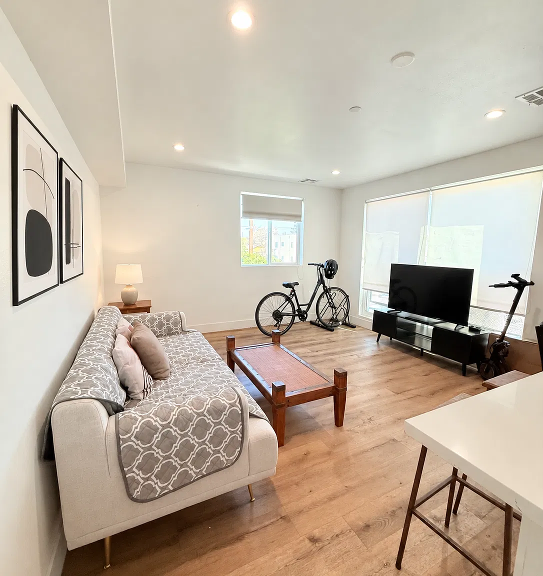 1 bed, 130 sqft, $5,200 — Photo 2