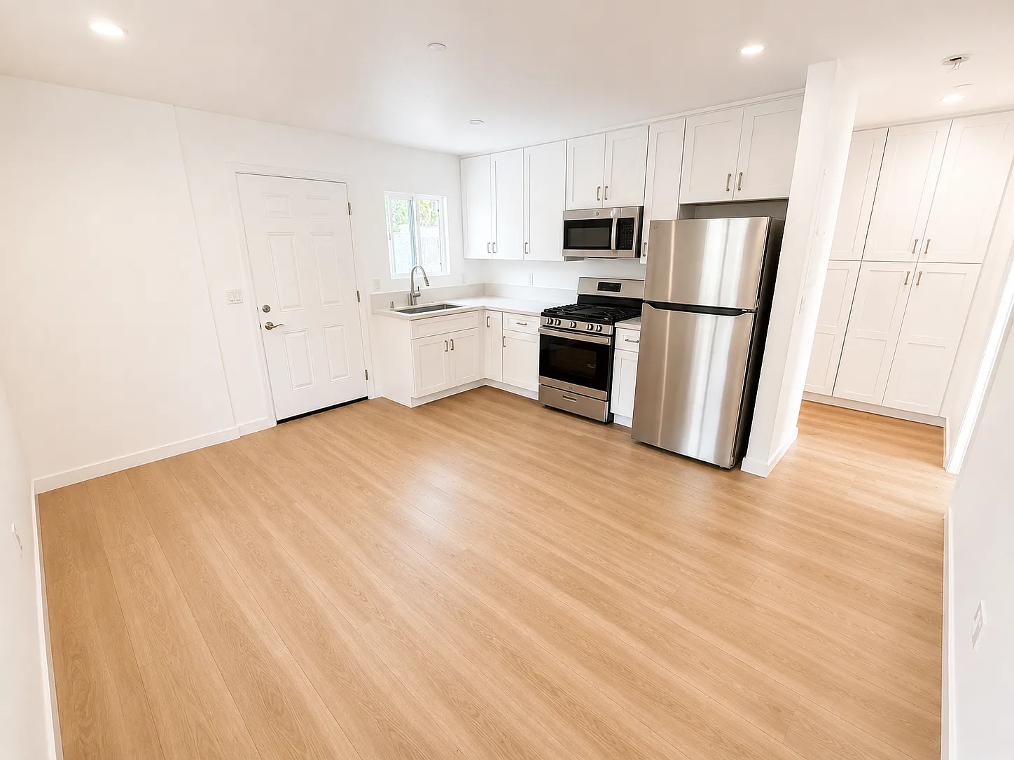1 bed, 425 sqft, $2,600 — Photo 1