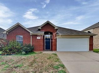 528 Paddle Dr, Crowley, TX 76036