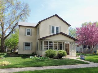 206 E 3rd St, Morris, MN 56267