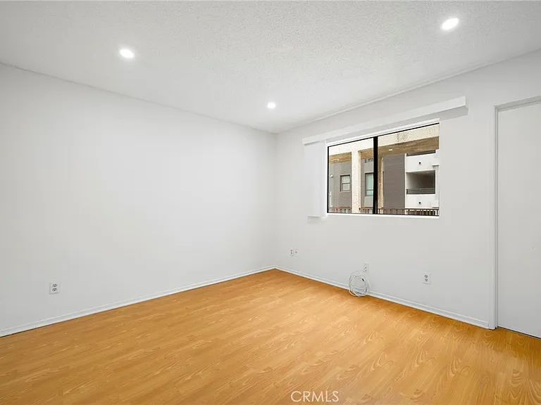 330 Pioneer Dr #7 — Photo 12