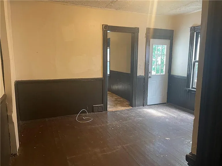 50-52 Davis St — Photo 3