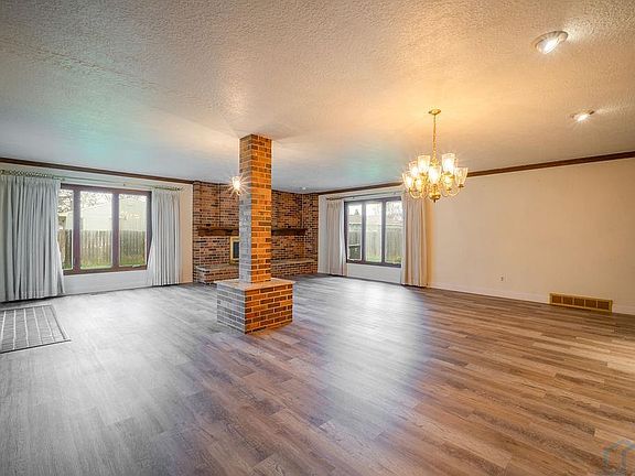 3rd image of 107 Fairview Dr