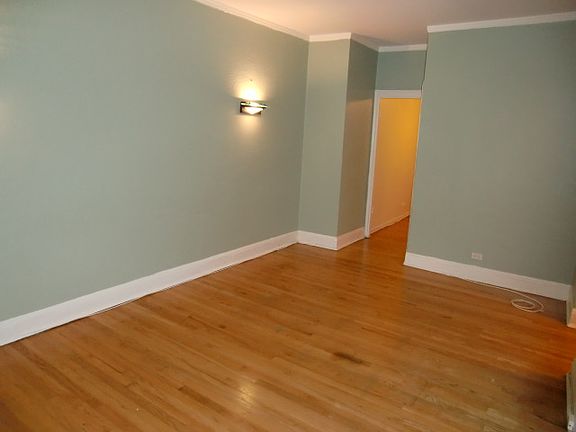 3rd image of 1525 W Farwell Ave APT 2B