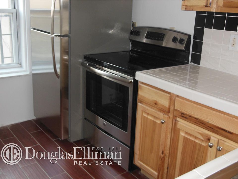1st image of 158 Union St Fl 4