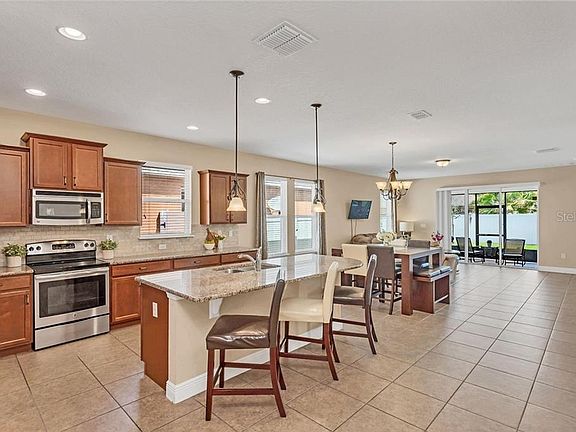 4th image of 1497 Caterpillar St