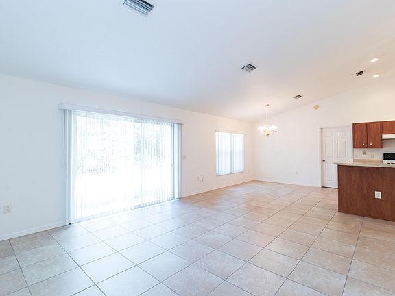 4th image of 765 Marion Oaks Trl