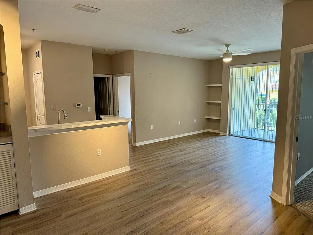 2 bed, 2.0 bath, 1048 sqft, $1,650 — Photo 4