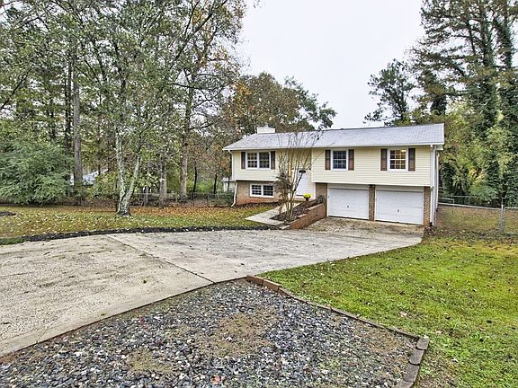 3rd image of 288 Plantation Cir SW