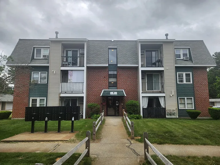 4 New Haven Dr #104 — Photo 1
