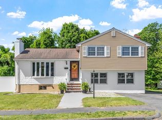 2 Appleton Rd, Wakefield, MA 01880