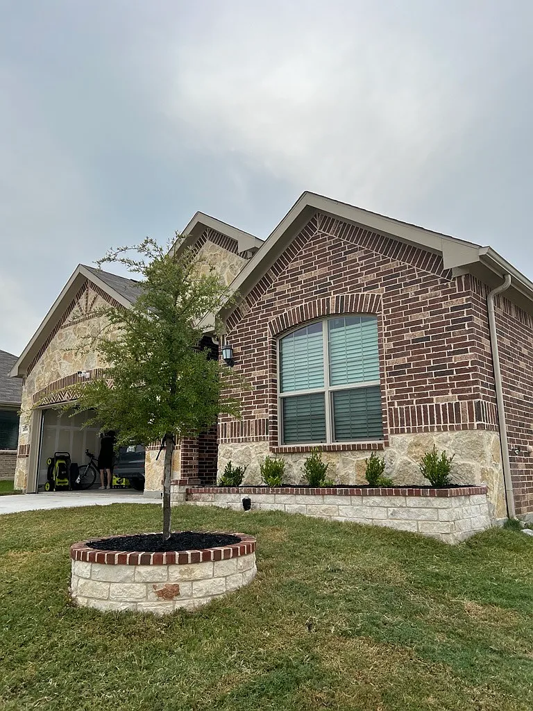 4 bed, 2342 sqft, $2,900 — Photo 1