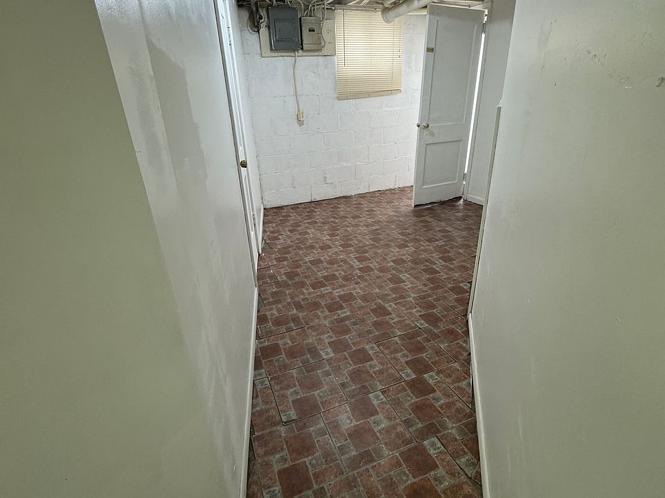 entrance into apartment from stairs