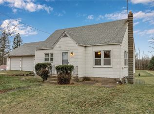 7551 Ridge Rd, Gasport, NY 14067