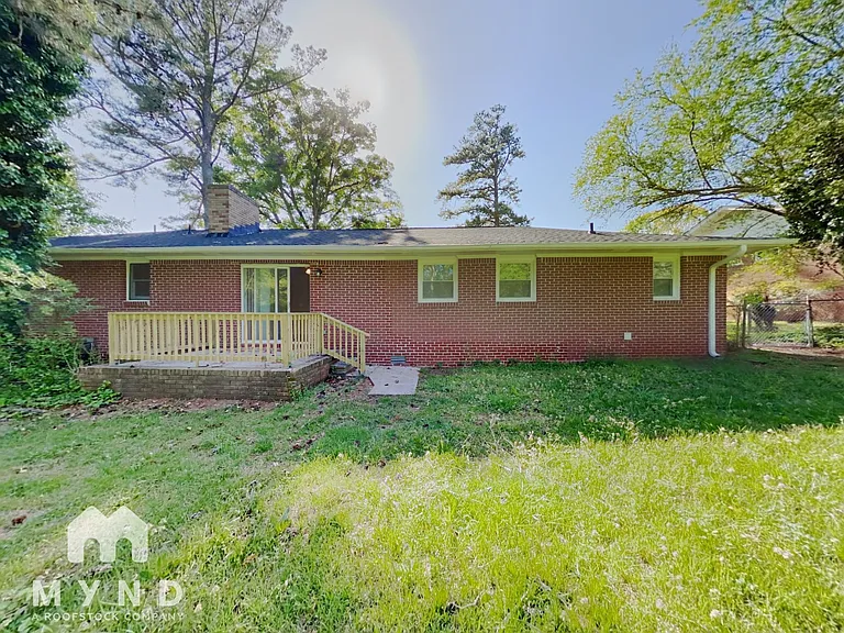 2728 Columbia Dr — Photo 20
