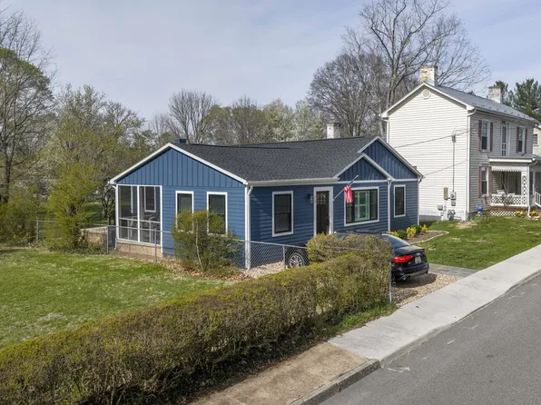 17 Houston St, Lexington, VA 24450