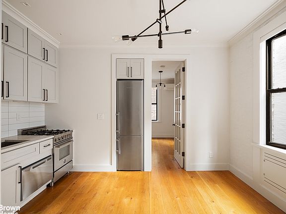 3rd image of 139 E 30th St APT 5C
