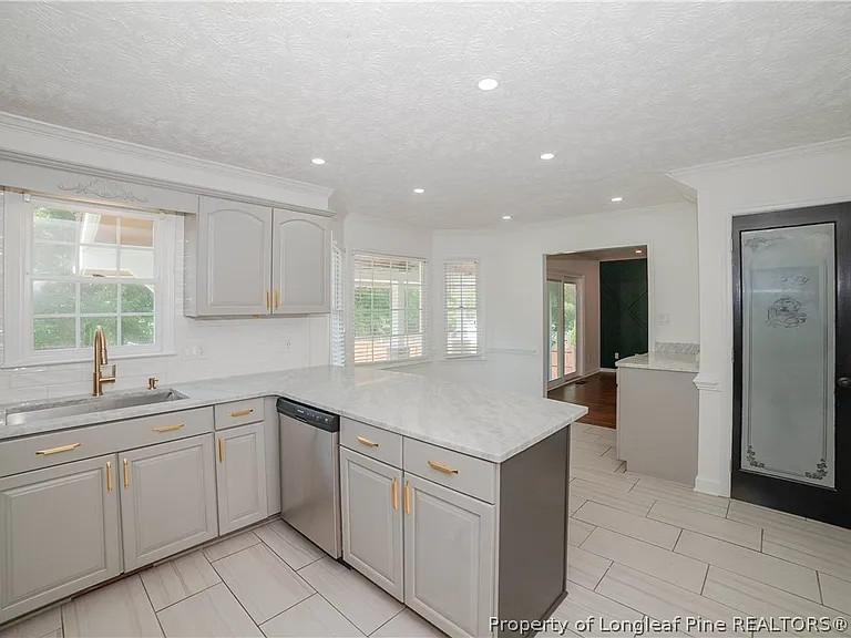 6317 Nakoma Way — Photo 8