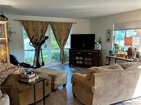 4th image of 367 Avenida Castilla Unit A